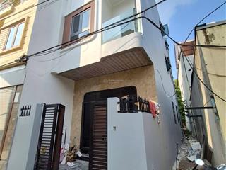 Bán nhà đẹp 3 tầng 50m2 tại thị trấn quang minh  hàng xóm big c  lô góc  ô tô đỗ cửa  về ở ngay
