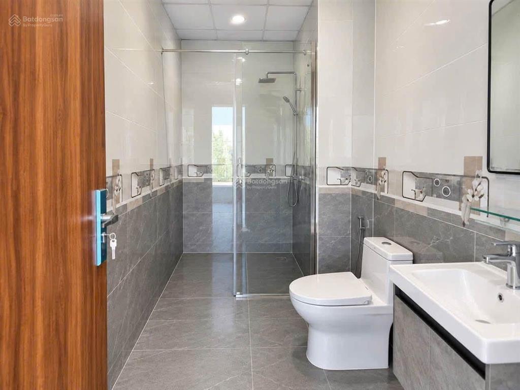 Bán nhà đẹp 3 tầng 50m2 tại thị trấn quang minh  hàng xóm big c  lô góc  ô tô đỗ cửa  về ở ngay