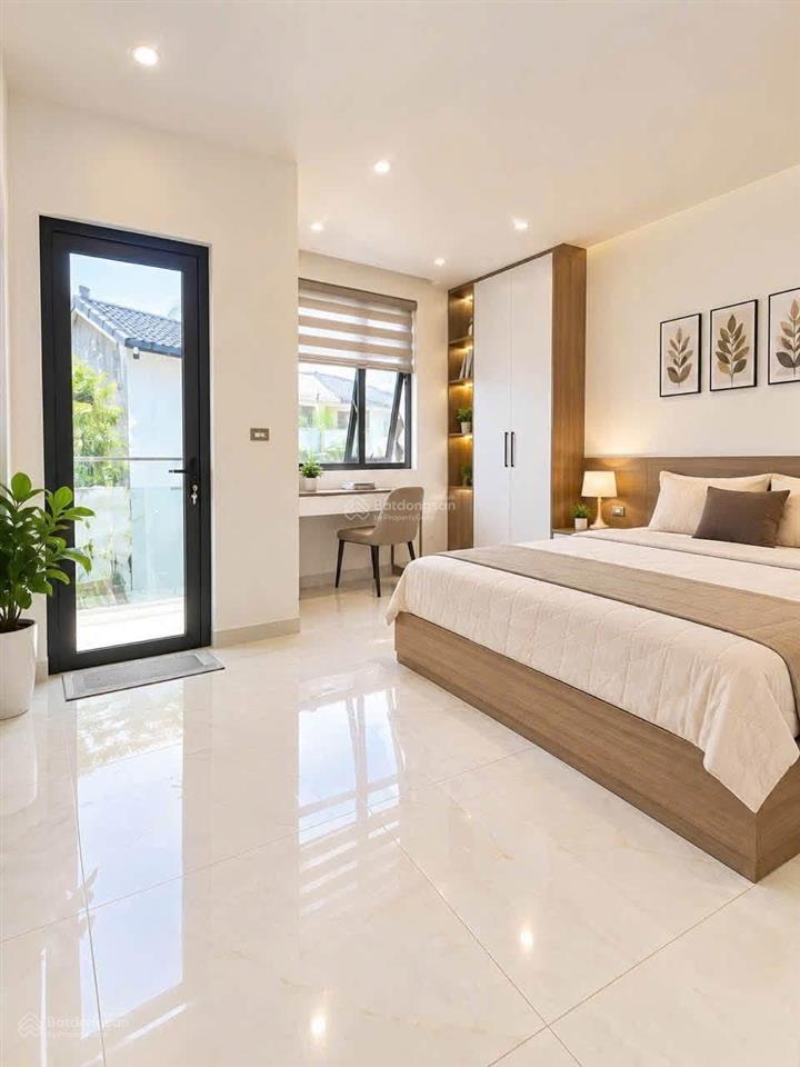 Chính chủ gửi bán nhà 3 tầng 50m2 mới kính koong tại tt. quang minh  mê linh. hàng xóm big c