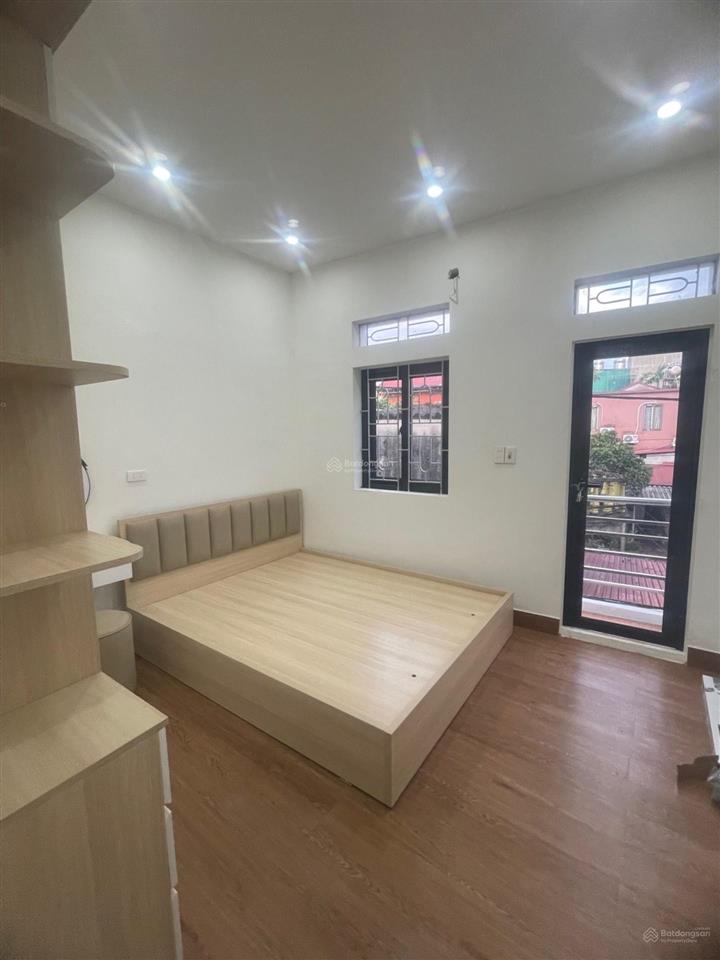 Bán nhà 3 tầng gần 40m2 tại giai lạc  quang minh  ô tô vào tận cửa  nội thất đầy đủ  về ở ngay.