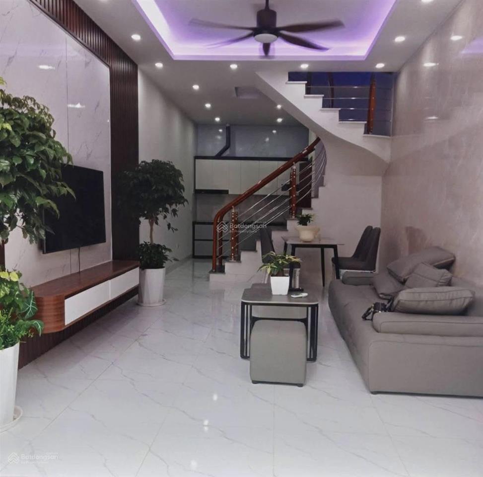 Bán nhà 3 tầng gần 40m2 tại giai lạc  quang minh  ô tô vào tận cửa  nội thất đầy đủ  về ở ngay.