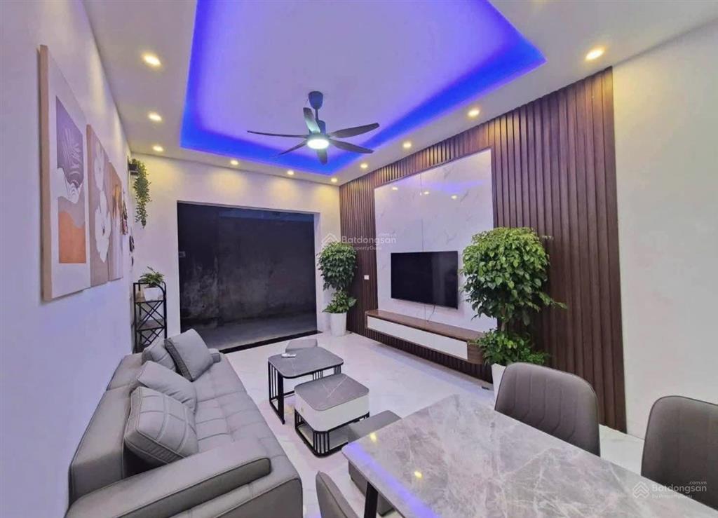 Bán nhà 3 tầng gần 40m2 tại giai lạc  quang minh  ô tô vào tận cửa  nội thất đầy đủ  về ở ngay.