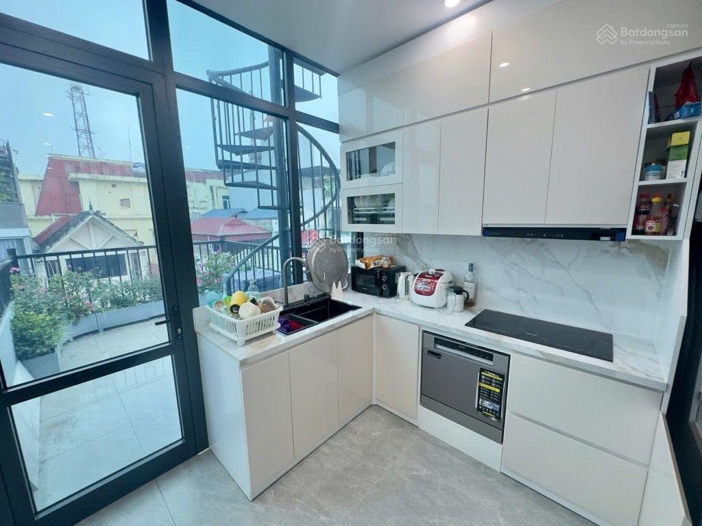 Duy nhất mặt phố ngã ba hồ tây  siêu hiếm  vị trí đắc địa  6 tầng  ô tô tránh view hồ giá 25t