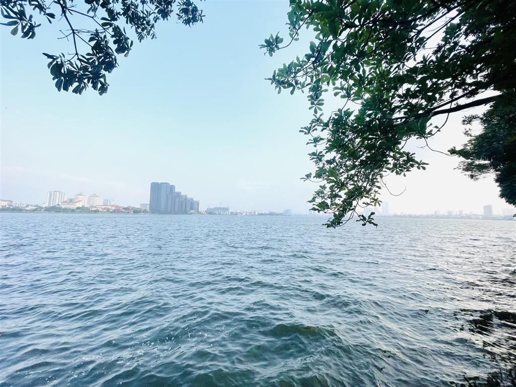 Duy nhất mặt phố ngã ba hồ tây  siêu hiếm  vị trí đắc địa  6 tầng  ô tô tránh view hồ giá 25t