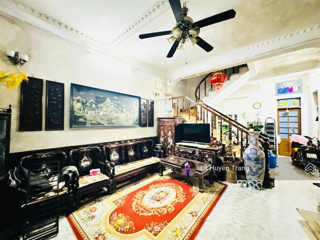 Lô góc võng thị  tây hồ 86m2  2 thoáng  ô tô đỗ cửa  kinh doanh  2 phút ra hồ tây  31,6 tỷ