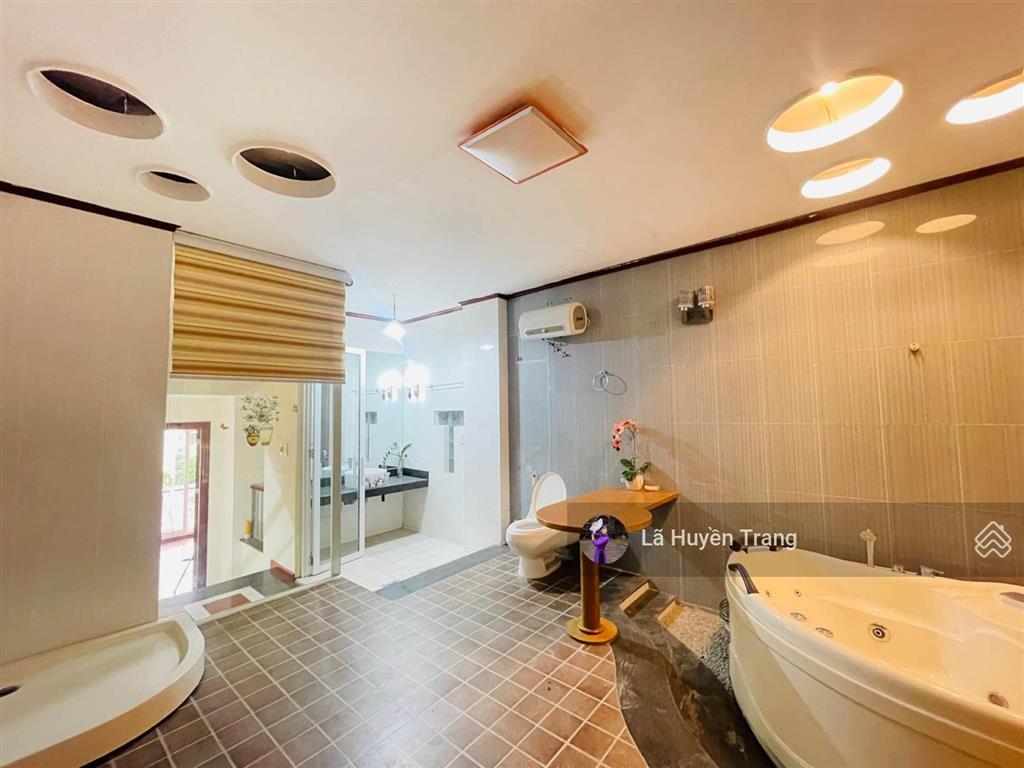 Giá ngon  siêu phẩm nhà đẹp  lạc long quân  vài phút ra hồ tây  ngõ ô tô  55m2  6 tầng 18,9tỷ