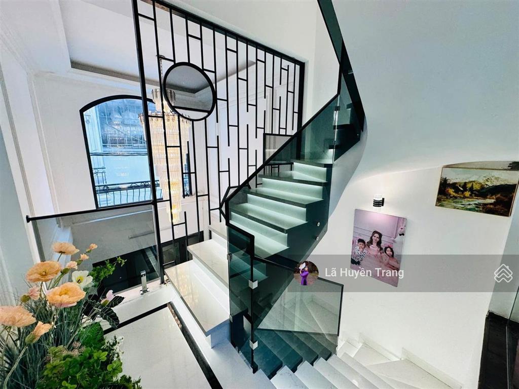 Giá ngon  nhà đẹp ở ngay  vài bước ra hồ tây  ô tô đỗ cửa  tặng full nội thất  50m2  15,8 tỷ