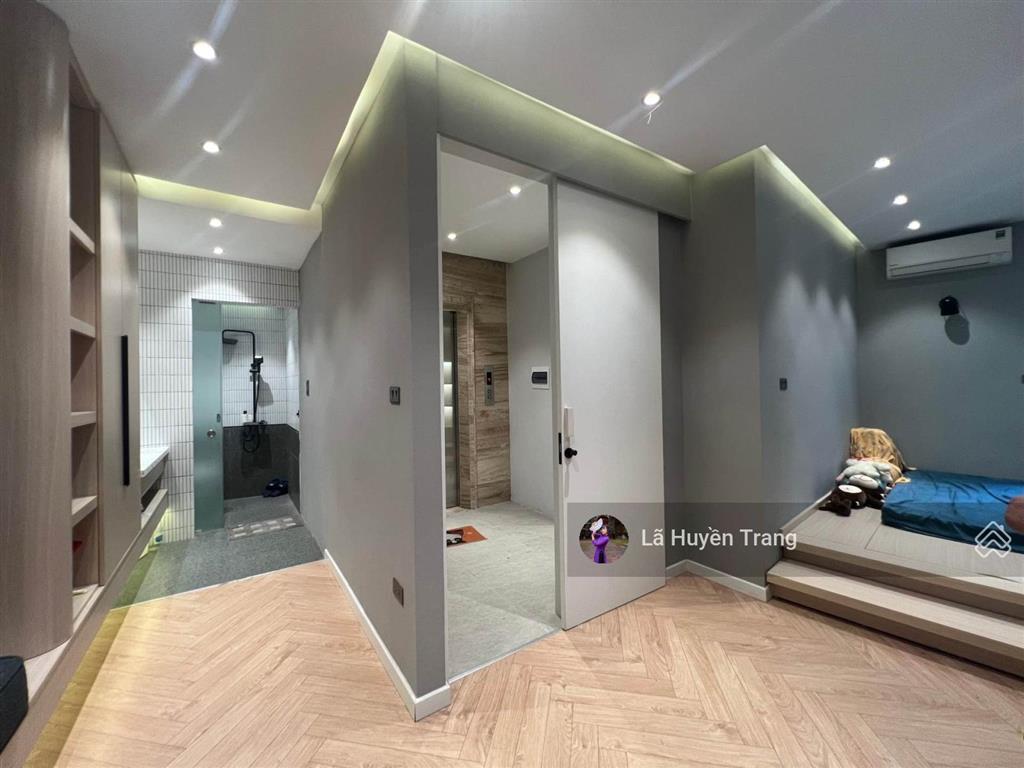 Bán nhanh lô góc  lạc long quân  2p ra hồ tây  80m2  mặt tiền 6m  ngõ ô tô  24,5 tỷ