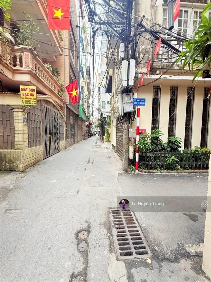 Bán gấp  hộ khẩu tây hồ  ngõ đẹp  7 chỗ đỗ cửa  50m2  5 tầng  2p chạm mặt hồ tây  15 tỷ