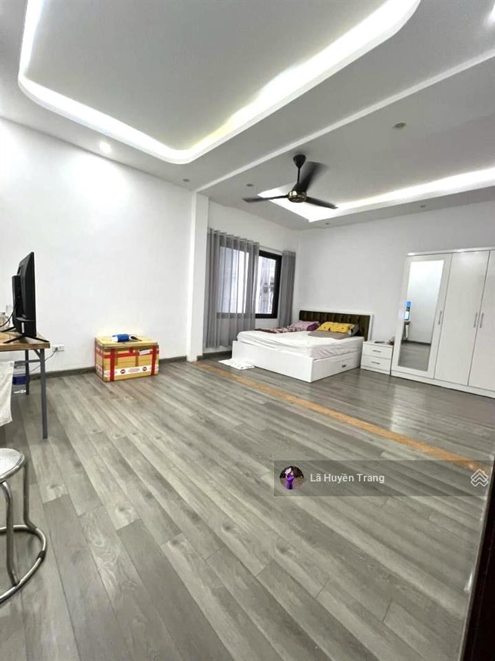 Giảm sâu 3tỷ  ba bước ra hồ tây  trích sài  lạc long quân  50m2  5 tầng  view hồ  19 tỷ