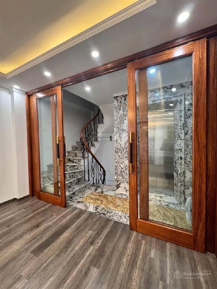 Nhà phố thuỵ khuê  tây hồ  ô tô 16 chỗ đỗ cửa  kinh doanh  7 tầng  thang máy  view thoáng 18t
