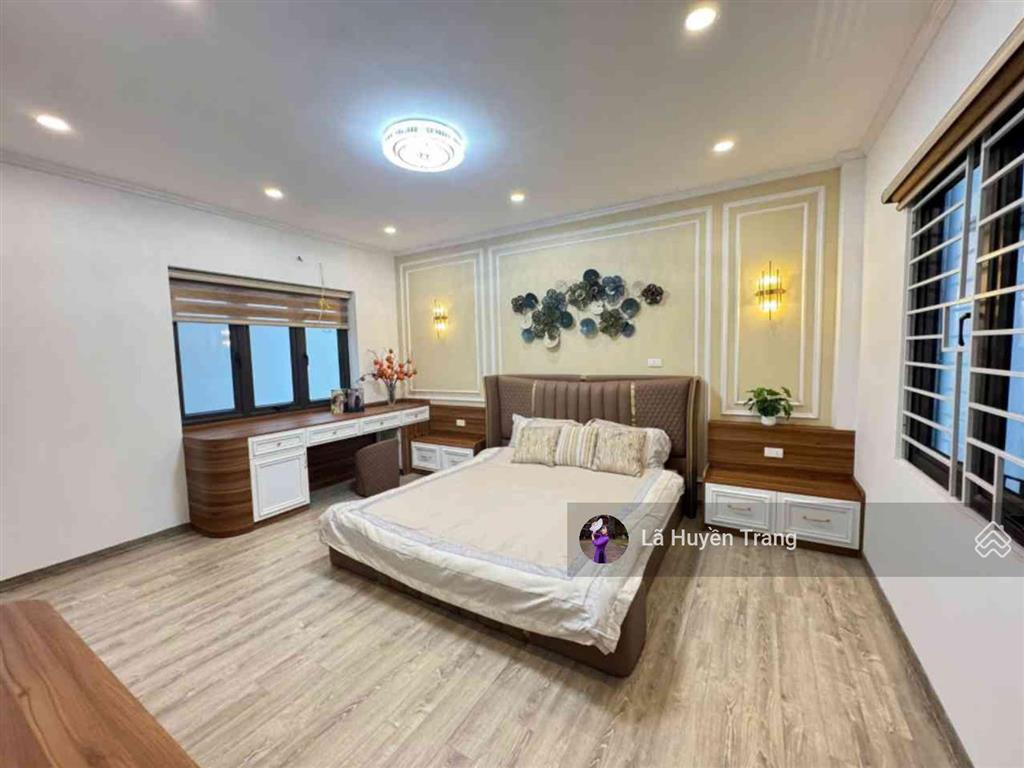 Giá tốt lạc long quân  nhà đẹp ở ngay  75m2 6 tầng thang máy  mặt tiền 7m  ba bước ra hồ tây