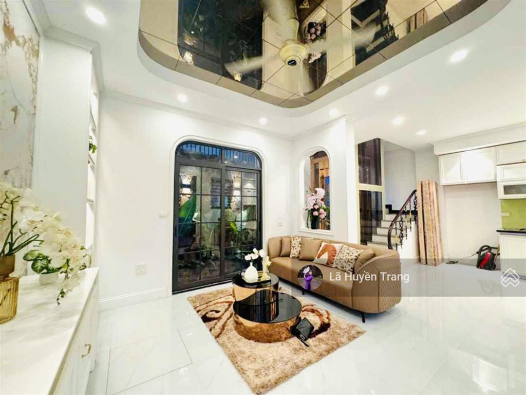 Giá tốt lạc long quân  nhà đẹp ở ngay  75m2 6 tầng thang máy  mặt tiền 7m  ba bước ra hồ tây