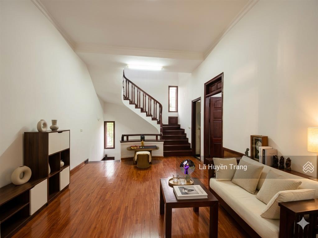 Hiếm  phân lô dân xây  lạc long quân 110m2  mặt tiền 9m  2 ô tô tránh  ba bước chạm hồ tây