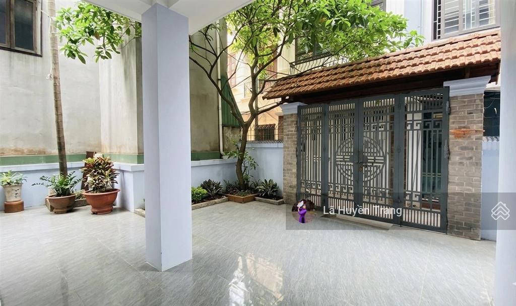 Phân lô lạc long quân  120m2  mặt tiền 11m, sân vườn  ô tô tránh  ba bước chạm hồ tây  26tỷ