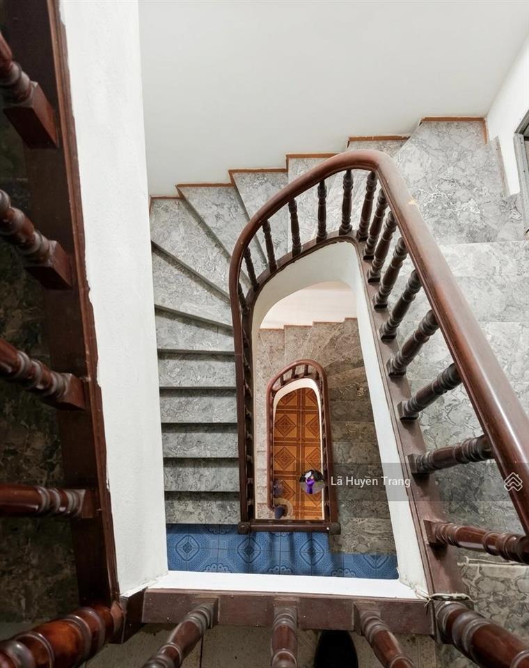Giảm sâu 2 tỷ  dân xây  lạc long quân 90m2  ngõ ô tô tránh  30m ra mặt phố  ba bước ra hồ tây