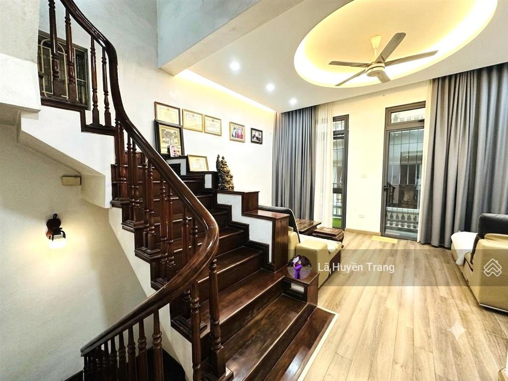 Phân lô hoàng quốc việt  nguyễn văn huyên  76m2  mặt tiền 6m  ô tô  2 mặt ngõ  2p ra hồ tây