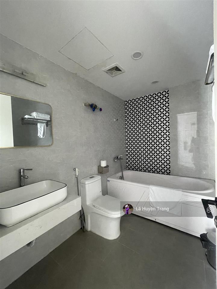 Giảm sâu 20 tỷ  siêu phẩm trịnh công sơn tây hồ toà nhà cao cấp 210m2 view hồ  dòng tiền 2,4 tỷ