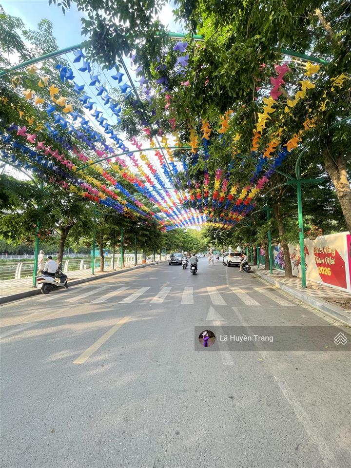 Giảm sâu 20 tỷ  siêu phẩm trịnh công sơn tây hồ toà nhà cao cấp 210m2 view hồ  dòng tiền 2,4 tỷ