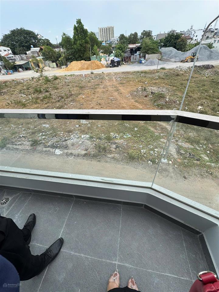 Bán gấp nhà mặt phố 1 trệt 1 lửng 2 lầu nằm ngay mặt tiền đường ngô chí quốc thủ đức