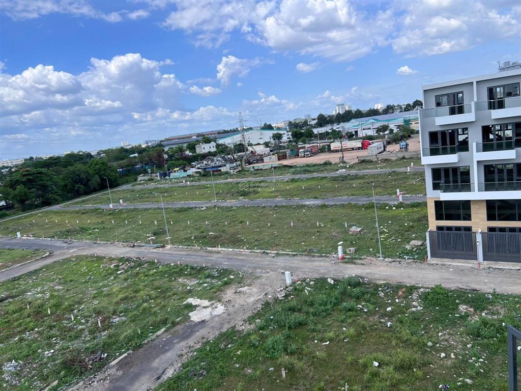 Bán gấp nhà mặt phố 1 trệt 1 lửng 2 lầu nằm ngay mặt tiền đường ngô chí quốc thủ đức