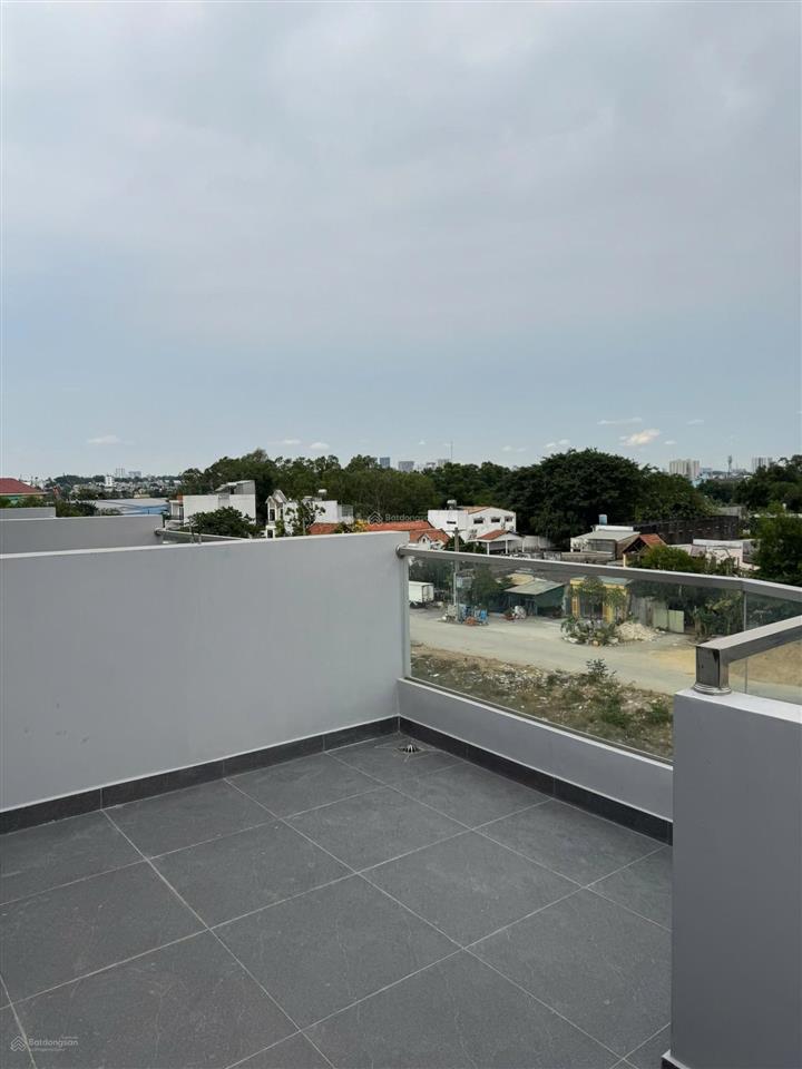 Bán gấp nhà mặt phố 1 trệt 1 lửng 2 lầu nằm ngay mặt tiền đường ngô chí quốc thủ đức