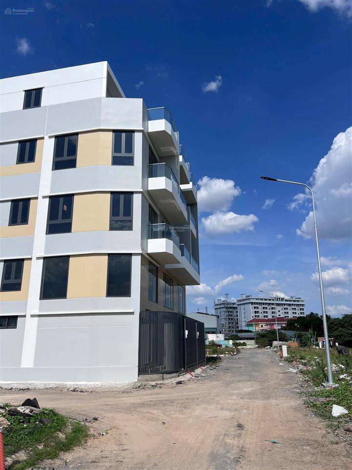 Bán gấp nhà mặt phố 1 trệt 1 lửng 2 lầu nằm ngay mặt tiền đường ngô chí quốc thủ đức