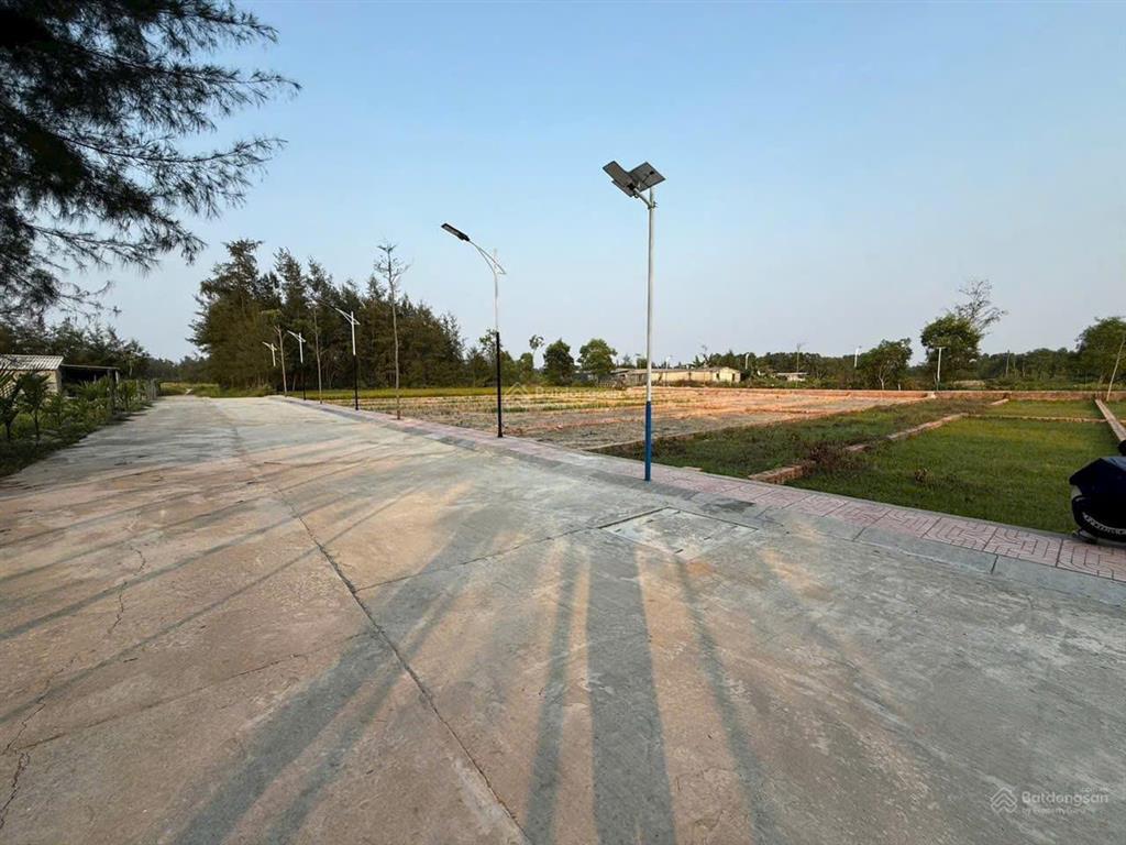 Chính chủ bán mảnh đất ven biển nam cửa việt cách 200m, giá 630tr diện tích 103m2 ( sẵn sổ )