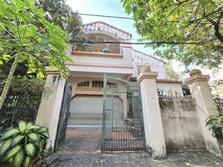 Biệt thự cổ an lộc phường gò vấp, dt 12 x 17m hẻm ô tô có lề vị trí đẹp giá rẻ chỉ nhỉnh 21tỷ tl