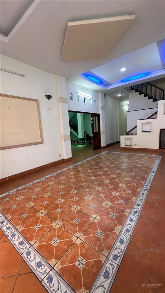 Giảm mạnh 5 tỷ chỉ 26 tỷ, bán biệt thự 10x25m, 4 tầng hẻm xe tải thông 8m ngay emart 2 phan huy ích