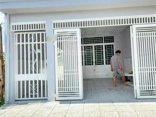 Gia đình cô 2 cần tiền bán gấp dãy trọ ngay kcn phước đông gò dầu. dt 211.8m2 có thổ, shr. 800tr