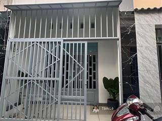 Bán gấp nhà mặt tiền đường tân hiệp 8, hóc môn, diện tích 109m2 có thổ giá 1,7tỷ còn thương lượng