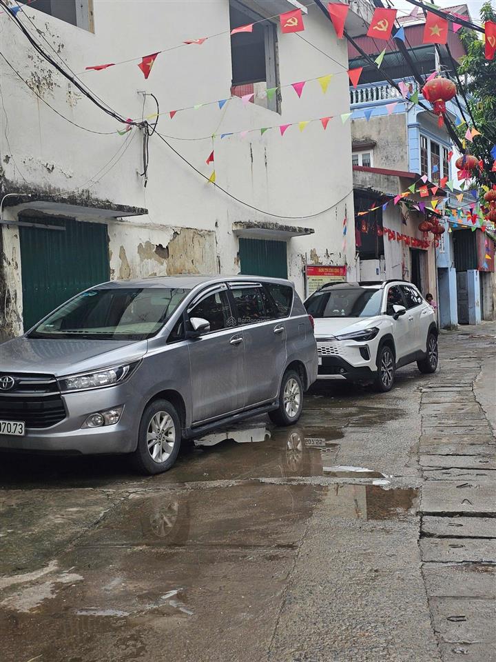 Sát đại hoc công nghiệp  ql 32  đô thị hinode ngõ thông  kinh doanh  ô tô 7 chỗ đỗ cửa