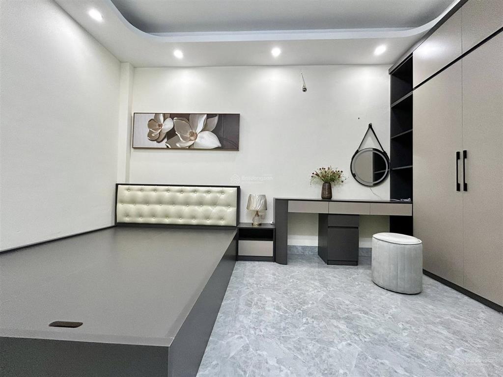 Sát đại hoc công nghiệp  ql 32  đô thị hinode ngõ thông  kinh doanh  ô tô 7 chỗ đỗ cửa