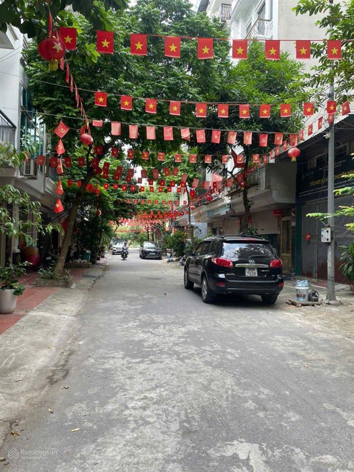 Bán gấp liền kề thô văn khê 83mmt 5m, sổ đỏ chính chủ, đường thông ôtô tránh 18.1 tỷ thương lượng