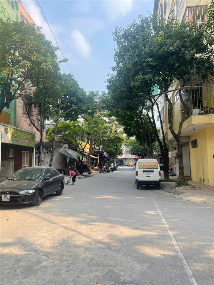 Bán gấp nhà ngô thì nhậm 45msổ đỏ chính chủthang máygần công an quận hà đông 14,2 tỷ