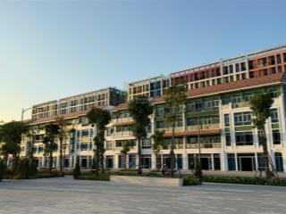 Sở hữu mặt bằng kinh doanh vị trí đẹp, cách kcn đồng văn chỉ khoảng 10 phút lái xe