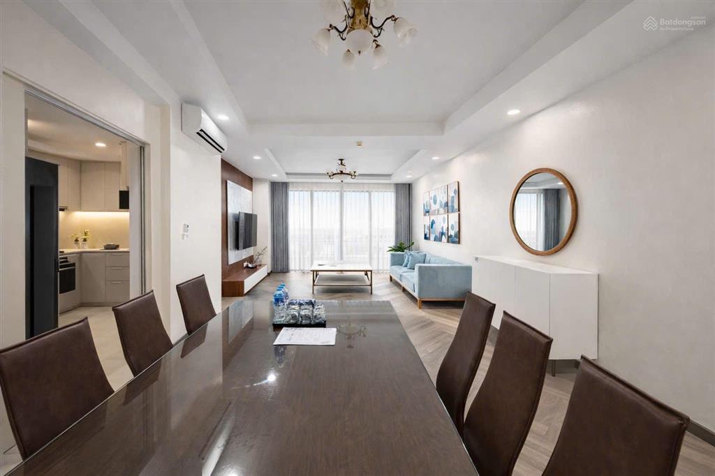 Cho thuê căn hộ 2pn, 93m2, 18,5tr royal city  ở ngay,  0889 986 ***