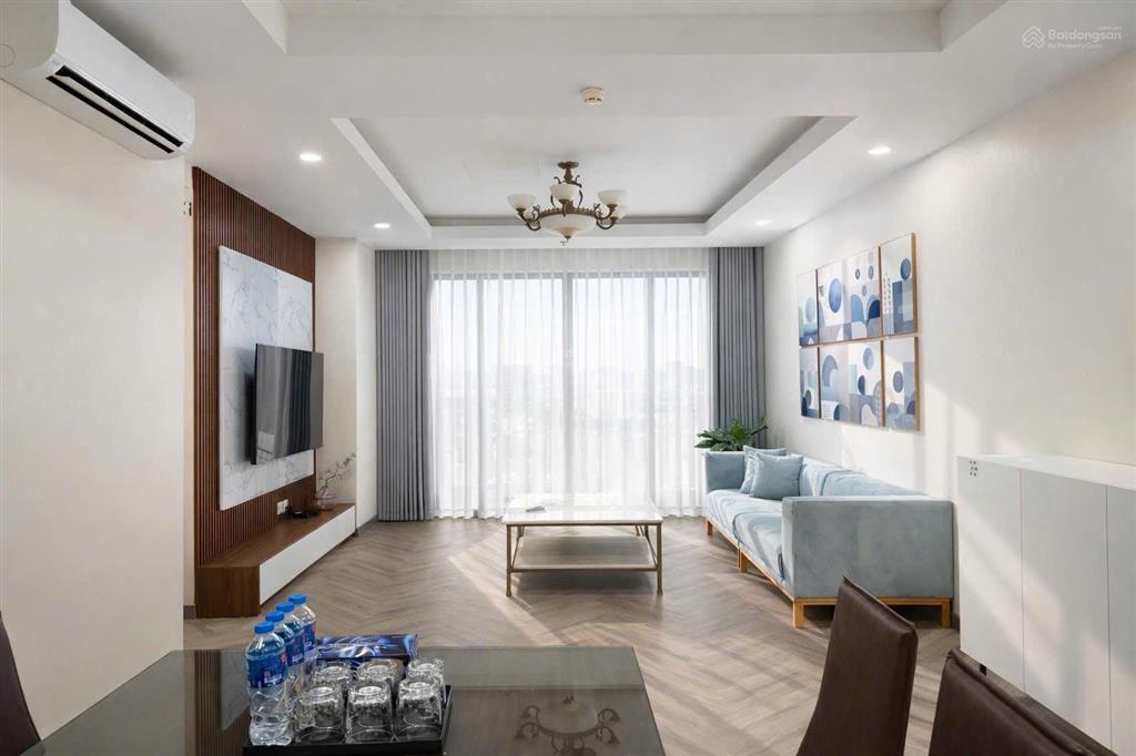 Cho thuê căn hộ 2pn, 93m2, 18,5tr royal city  ở ngay,  0889 986 ***