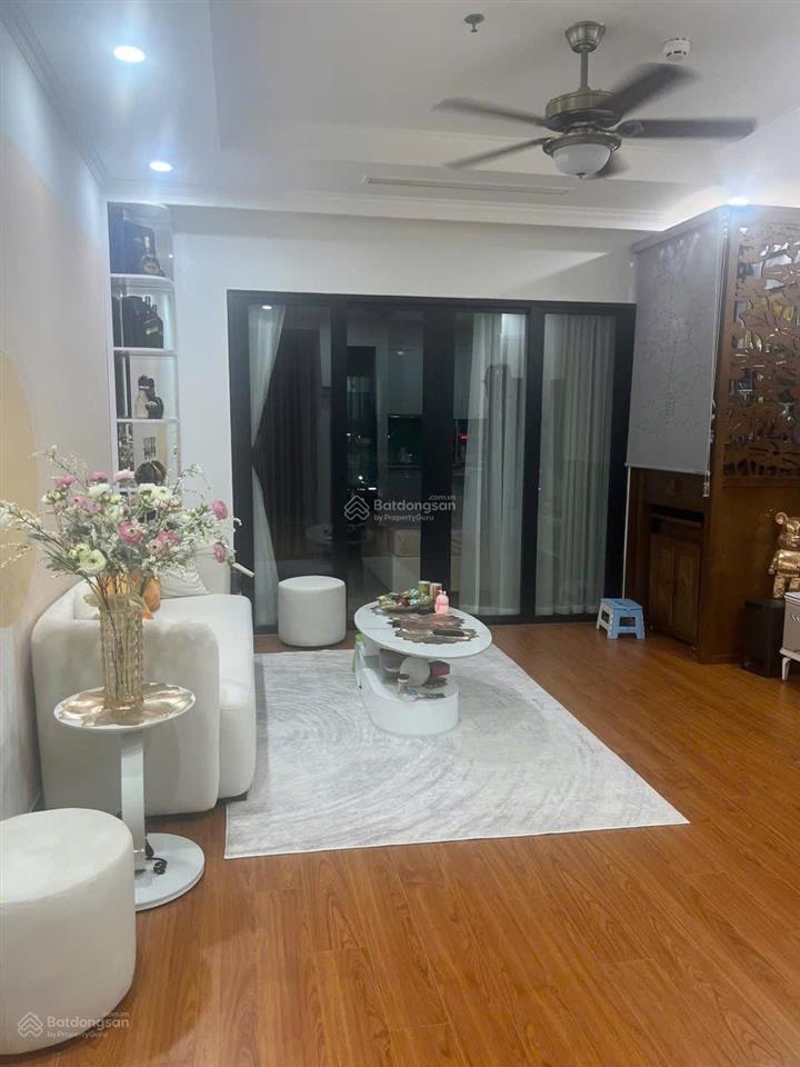 Chính chủ bán căn 1pn 55m2 gần góc tại royal city,  0384 087 ***
