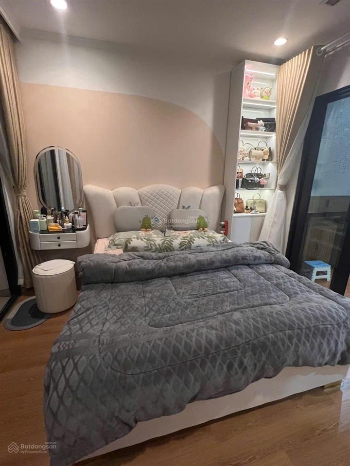 Chính chủ bán căn 1pn 55m2 gần góc tại royal city,  0384 087 ***