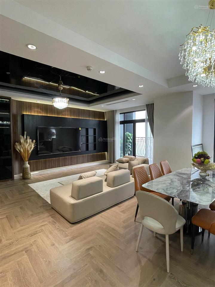 Chủ gửi cho thuê căn hộ 3pn đẹp nhất royal city, 181m2, giá thương lượng thoải mái,  0384 087 ***