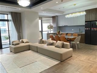 Chủ gửi cho thuê căn hộ 3pn đẹp nhất royal city, 181m2, giá thương lượng thoải mái,  0384 087 ***