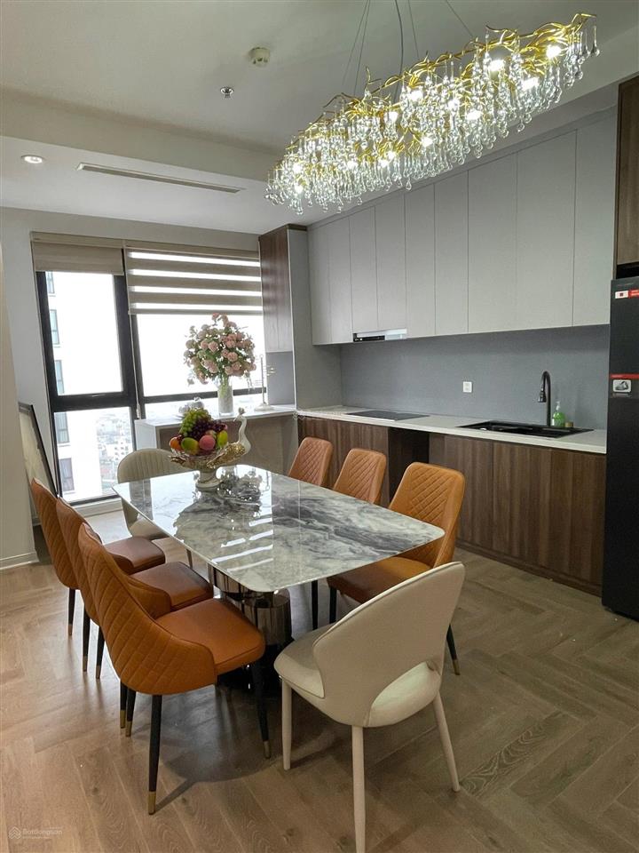 Chủ gửi cho thuê căn hộ 3pn đẹp nhất royal city, 181m2, giá thương lượng thoải mái,  0384 087 ***