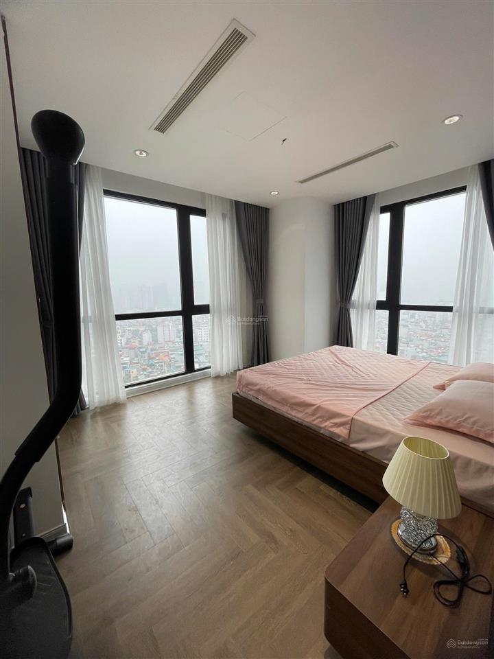 Chủ gửi cho thuê căn hộ 3pn đẹp nhất royal city, 181m2, giá thương lượng thoải mái,  0384 087 ***