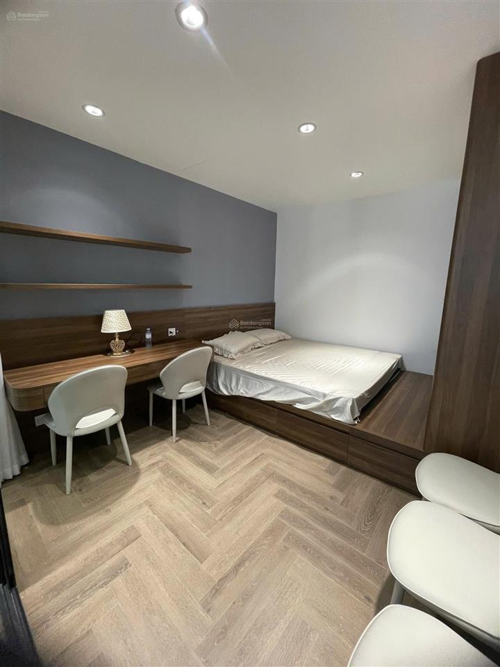 Chủ gửi cho thuê căn hộ 3pn đẹp nhất royal city, 181m2, giá thương lượng thoải mái,  0384 087 ***
