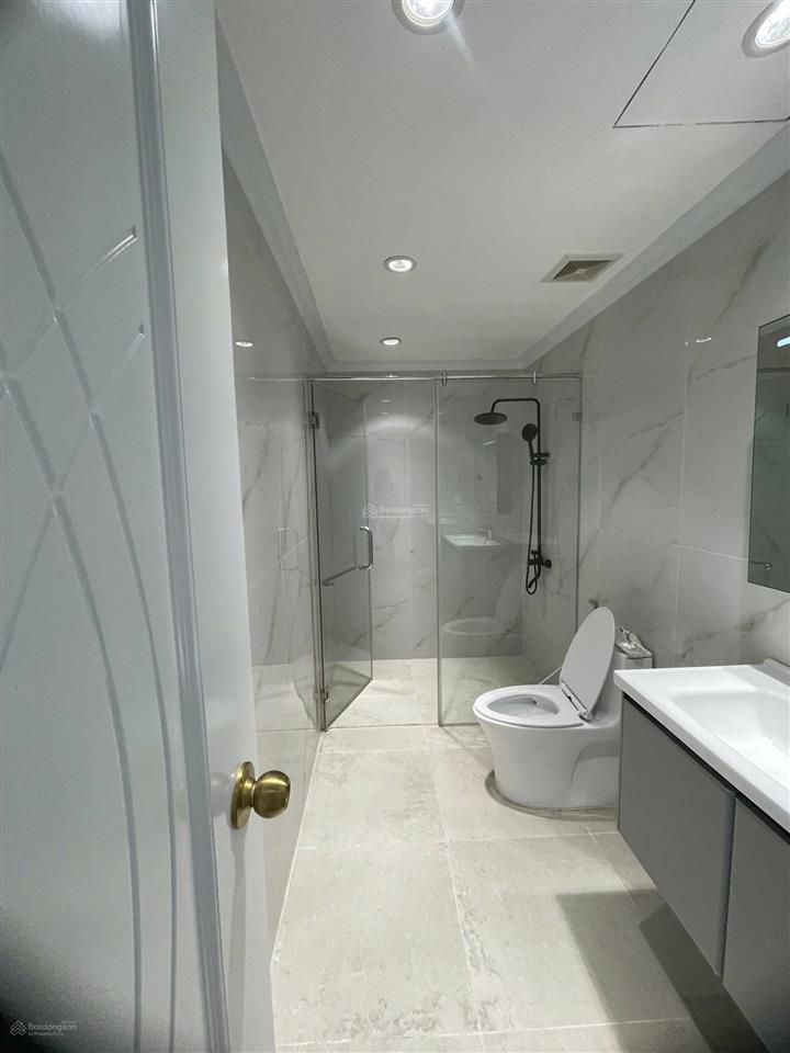 Chủ gửi cho thuê căn hộ 3pn đẹp nhất royal city, 181m2, giá thương lượng thoải mái,  0384 087 ***