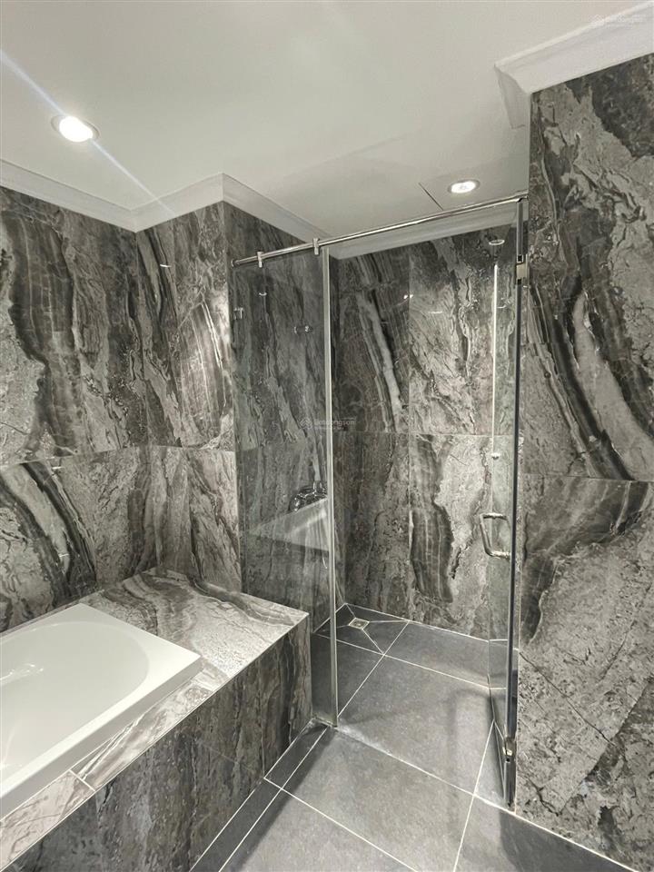 Chủ gửi cho thuê căn hộ 3pn đẹp nhất royal city, 181m2, giá thương lượng thoải mái,  0384 087 ***