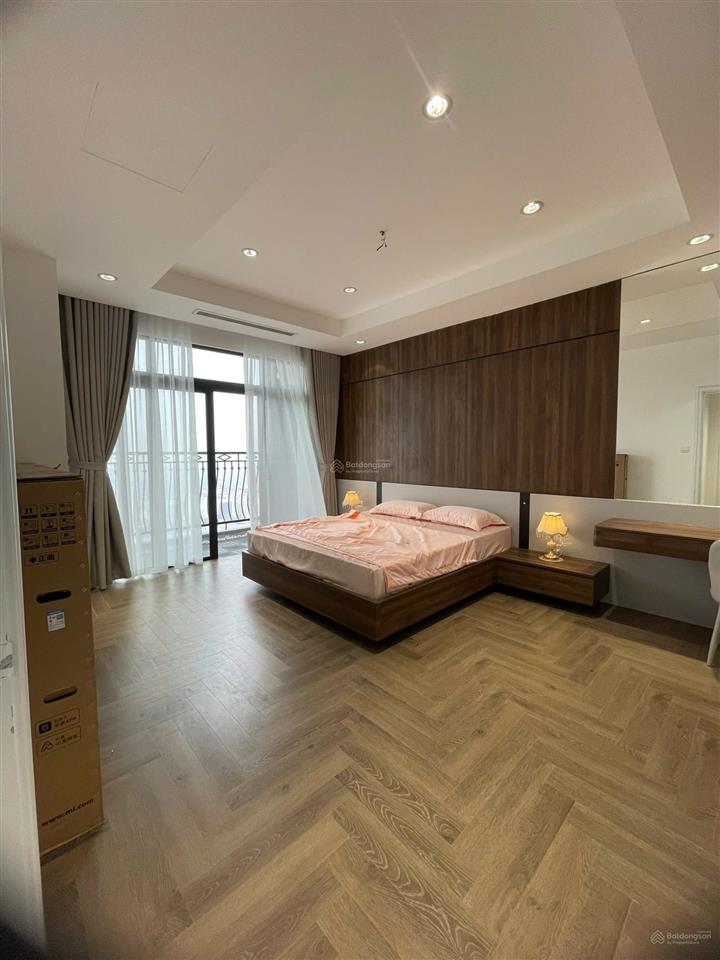 Chủ gửi cho thuê căn hộ 3pn đẹp nhất royal city, 181m2, giá thương lượng thoải mái,  0384 087 ***
