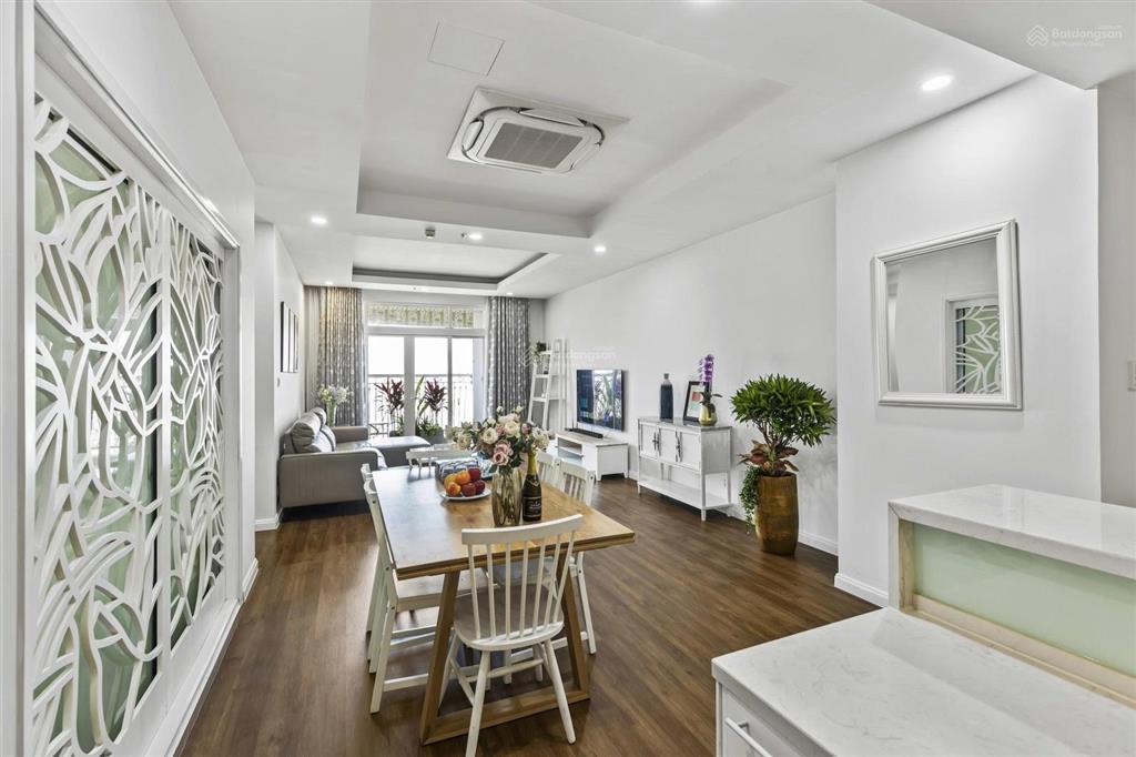 Chính chủ gửi thuê nhanh căn 2pn royal city, 109m2, 20 triệu,  0384 087 ***